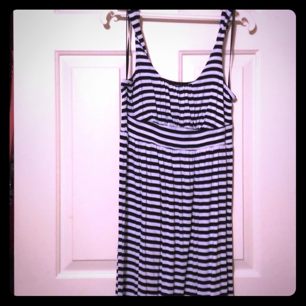 Sleeveless dress